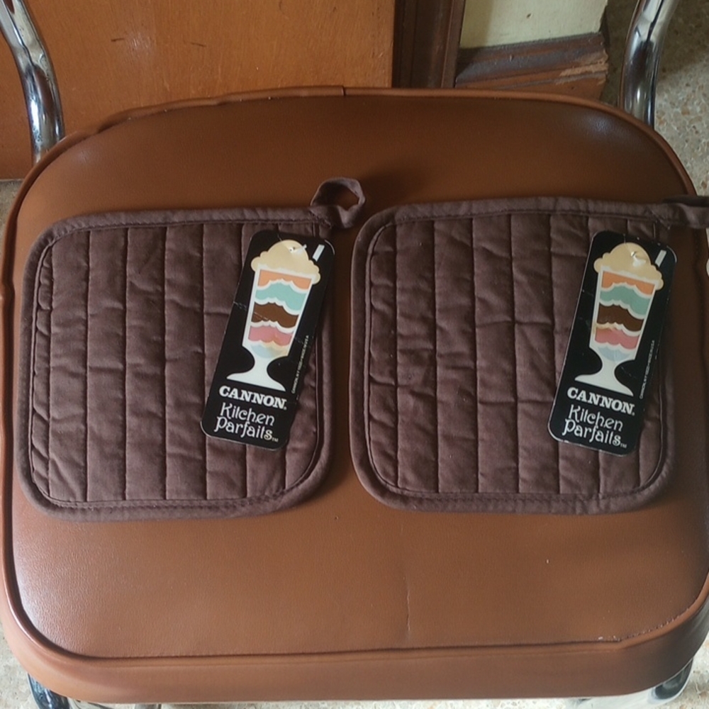 NWT Set of 2 Cannon Kitchen Parfaits Brown Potholders w/ Loops